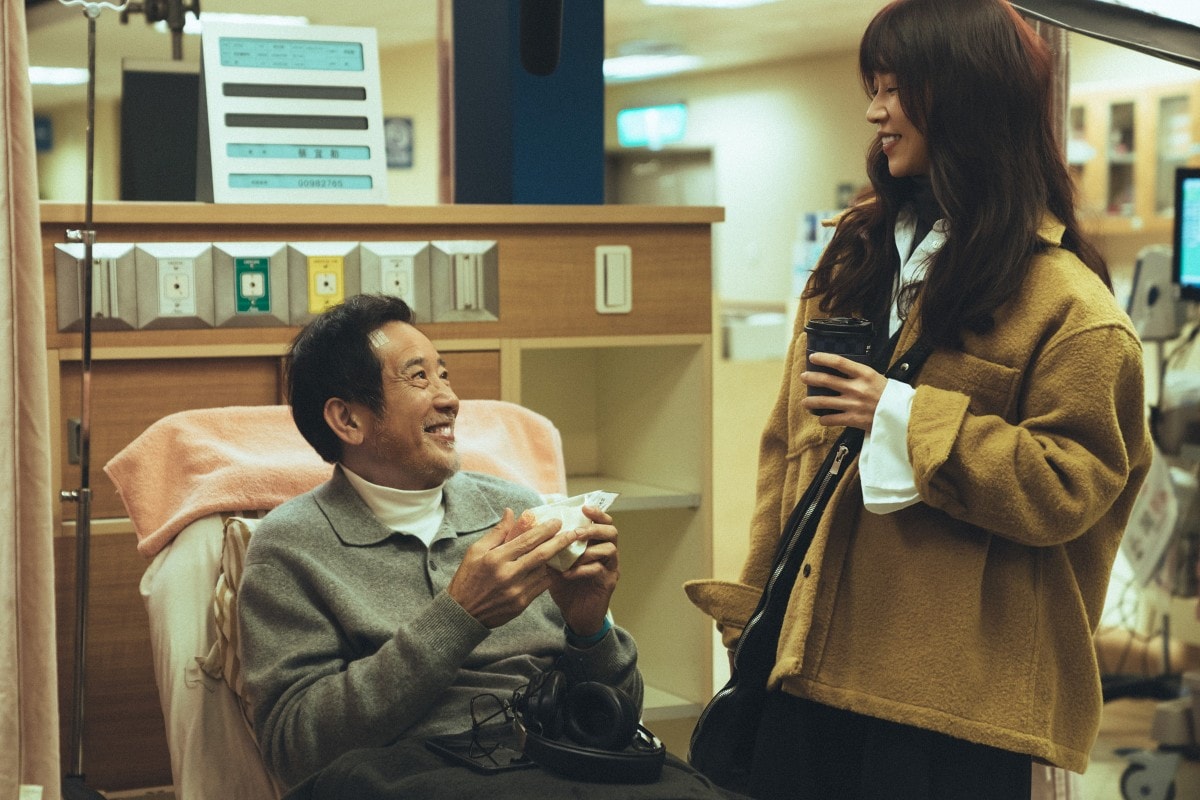 Netflix台劇《忘了我記得》秦漢逢人就說冷笑話　讓女兒謝盈萱翻白眼直呼「我爸永遠都那麼煩」